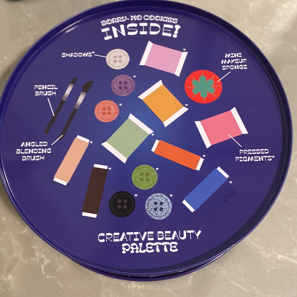 Kara Beauty “cookie” palette - Picture 7 of 7